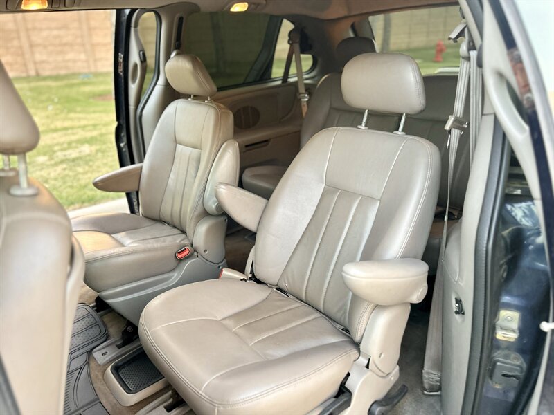 2003 Chrysler CHRYSLER TOWN & COUNTRY LXi LEATHER AUTOMATIC COLD AC FRESH TRADE   - Photo 24 - Stafford, TX 77477