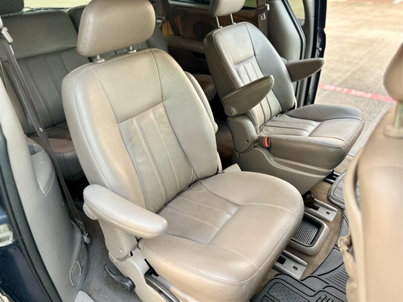 2003 Chrysler CHRYSLER TOWN & COUNTRY LXi LEATHER AUTOMATIC COLD AC FRESH TRADE   - Photo 22 - Stafford, TX 77477