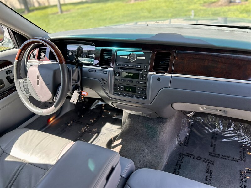 2007 Lincoln LINCOL TOWN CAR SIGNATURE LIMITED LTHR WOOD STEERING YOUTUBE VIDEO   - Photo 32 - Stafford, TX 77477