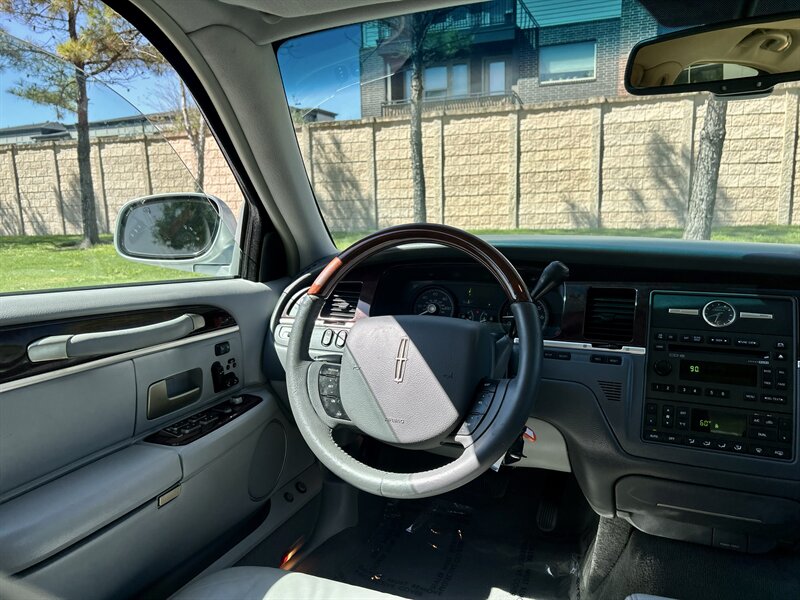 2007 Lincoln LINCOL TOWN CAR SIGNATURE LIMITED LTHR WOOD STEERING YOUTUBE VIDEO   - Photo 29 - Stafford, TX 77477