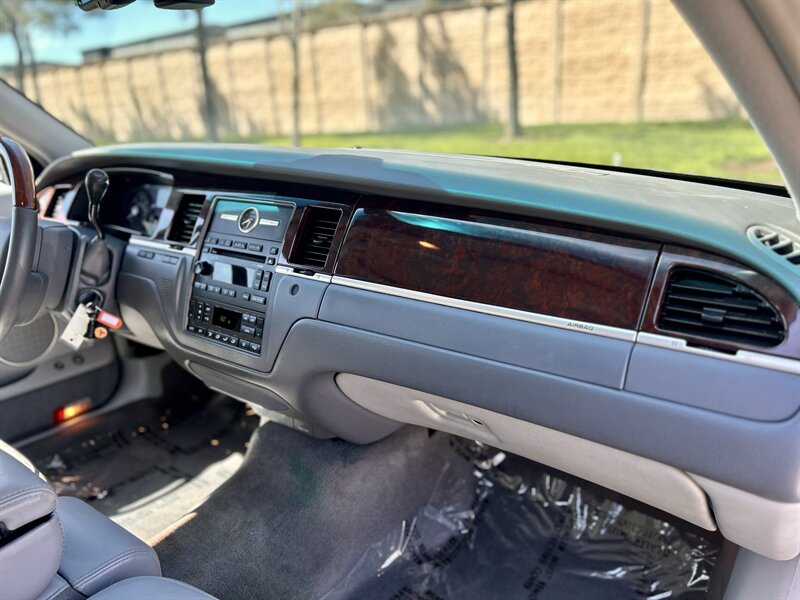 2007 Lincoln LINCOL TOWN CAR SIGNATURE LIMITED LTHR WOOD STEERING YOUTUBE VIDEO   - Photo 28 - Stafford, TX 77477