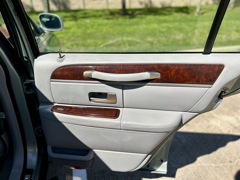 2007 Lincoln LINCOL TOWN CAR SIGNATURE LIMITED LTHR WOOD STEERING YOUTUBE VIDEO   - Photo 47 - Stafford, TX 77477