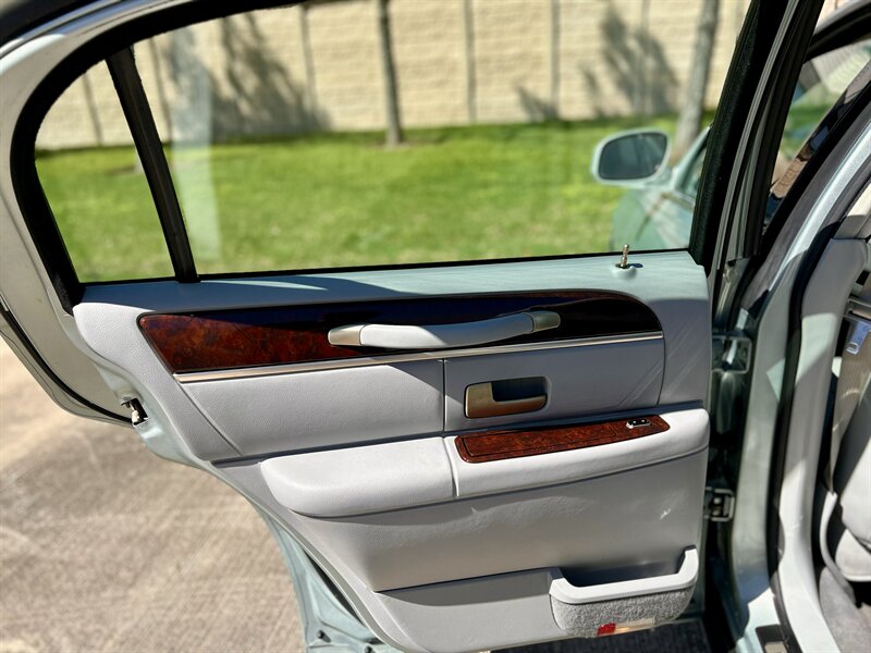 2007 Lincoln LINCOL TOWN CAR SIGNATURE LIMITED LTHR WOOD STEERING YOUTUBE VIDEO   - Photo 45 - Stafford, TX 77477