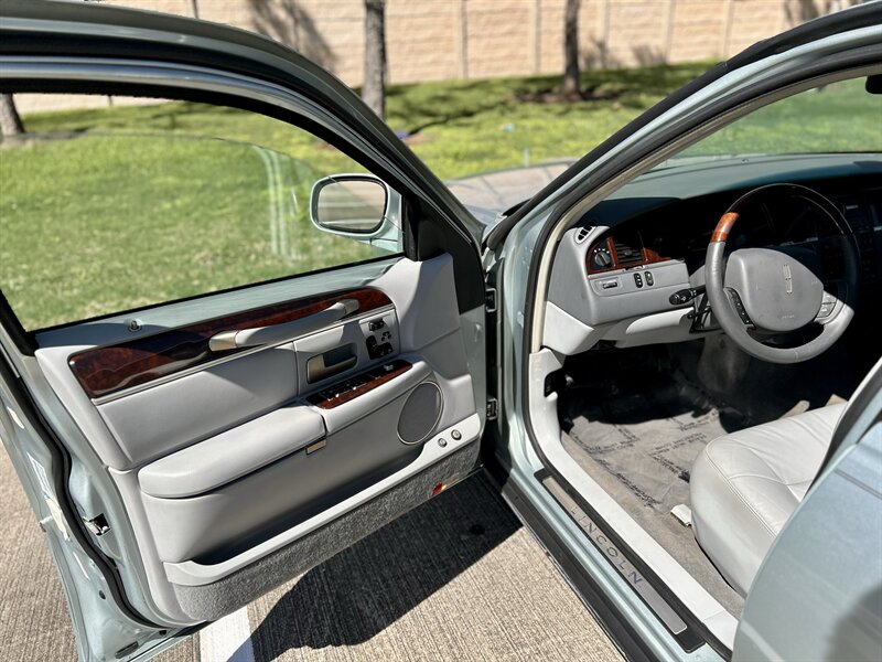 2007 Lincoln LINCOL TOWN CAR SIGNATURE LIMITED LTHR WOOD STEERING YOUTUBE VIDEO   - Photo 23 - Stafford, TX 77477