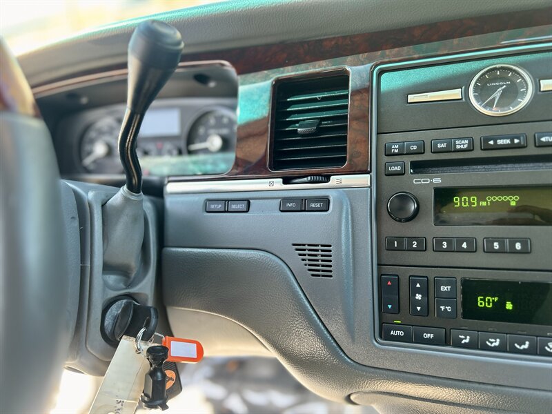2007 Lincoln LINCOL TOWN CAR SIGNATURE LIMITED LTHR WOOD STEERING YOUTUBE VIDEO   - Photo 27 - Stafford, TX 77477