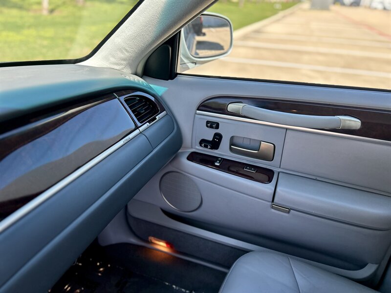 2007 Lincoln LINCOL TOWN CAR SIGNATURE LIMITED LTHR WOOD STEERING YOUTUBE VIDEO   - Photo 35 - Stafford, TX 77477
