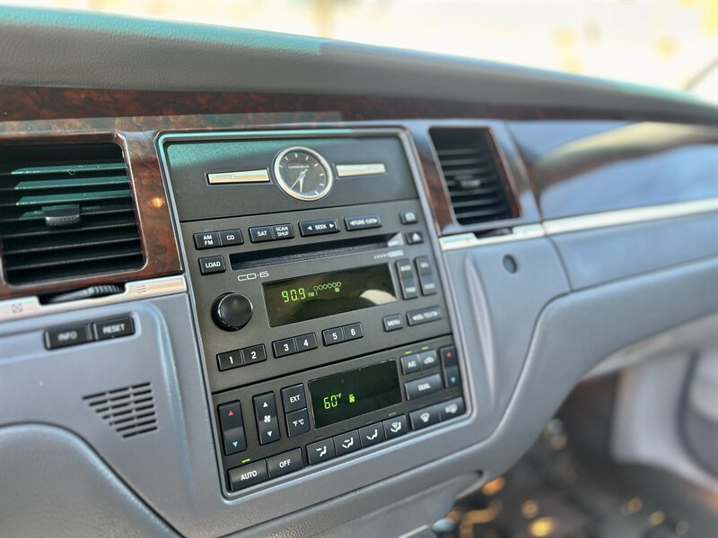 2007 Lincoln LINCOL TOWN CAR SIGNATURE LIMITED LTHR WOOD STEERING YOUTUBE VIDEO   - Photo 30 - Stafford, TX 77477
