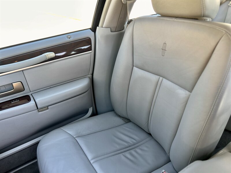 2007 Lincoln LINCOL TOWN CAR SIGNATURE LIMITED LTHR WOOD STEERING YOUTUBE VIDEO   - Photo 36 - Stafford, TX 77477