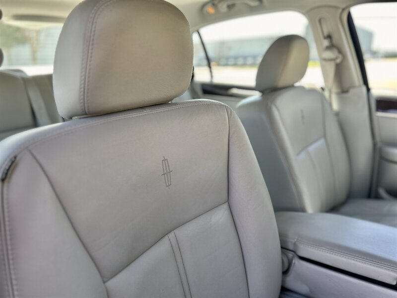 2007 Lincoln LINCOL TOWN CAR SIGNATURE LIMITED LTHR WOOD STEERING YOUTUBE VIDEO   - Photo 49 - Stafford, TX 77477