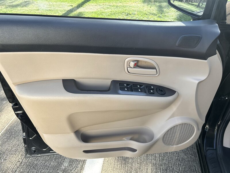 2009 Kia KIA RONDA LX 1 OWNER 7 PASSENGER MINI VAN 34 SERVICE RECORDS   - Photo 38 - Stafford, TX 77477