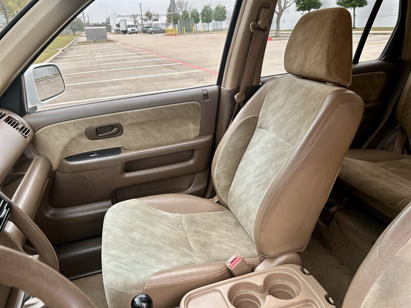 2002 Honda HONDA CRV EX AWD 5- SPEED MANUAL  TRANS ALL WHEEL DRIVE YOUTUBE VIDE0   - Photo 36 - Stafford, TX 77477