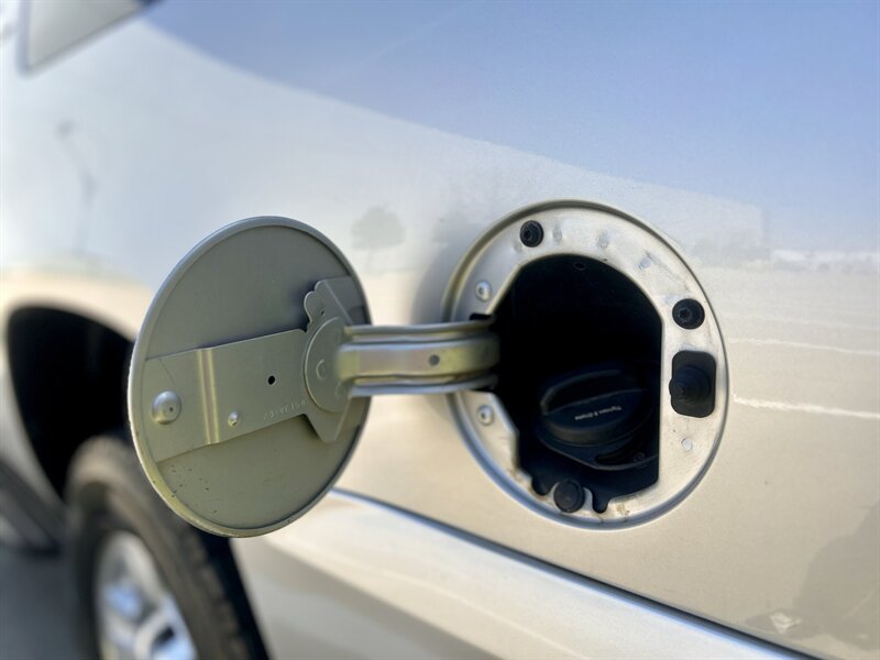 2010 GMC YUKON XL 2500 4X4 SLT 3/4 TON 4WD NAV DVD YOUTUBE VIDEO CALL 832 860 2477   - Photo 40 - Stafford, TX 77477