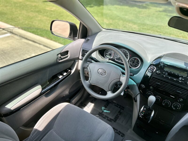2004 Toyota TOYOTA SIENNA LE 1 OWNER 8-PASSENGER CLEAN YOUTUBE VIDEO   - Photo 43 - Stafford, TX 77477