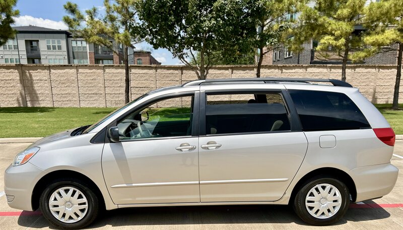2004 Toyota TOYOTA SIENNA LE 1 OWNER 8-PASSENGER CLEAN YOUTUBE VIDEO   - Photo 18 - Stafford, TX 77477