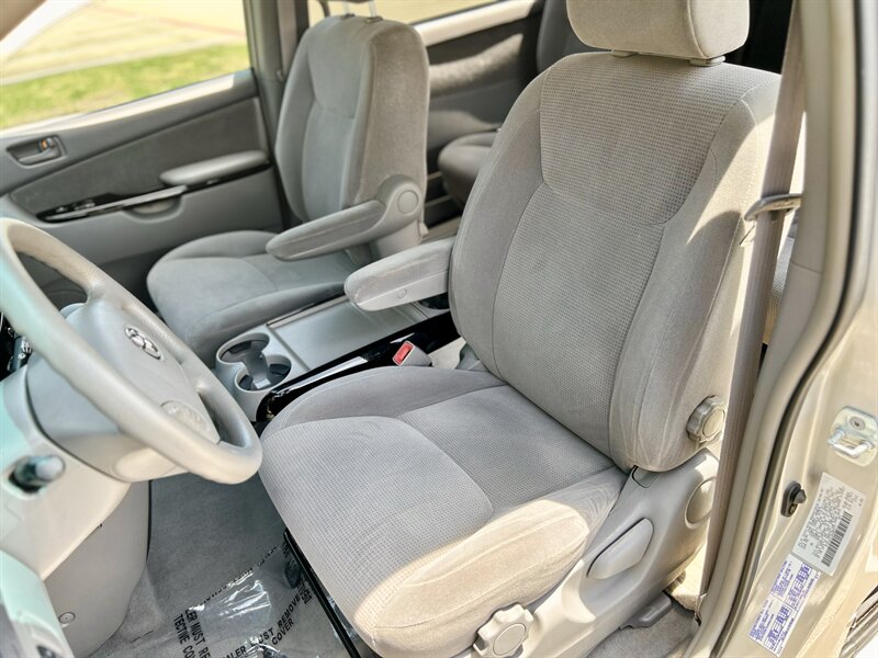 2004 Toyota TOYOTA SIENNA LE 1 OWNER 8-PASSENGER CLEAN YOUTUBE VIDEO   - Photo 41 - Stafford, TX 77477