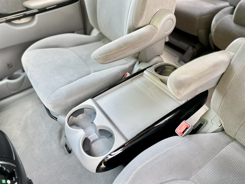 2004 Toyota TOYOTA SIENNA LE 1 OWNER 8-PASSENGER CLEAN YOUTUBE VIDEO   - Photo 52 - Stafford, TX 77477