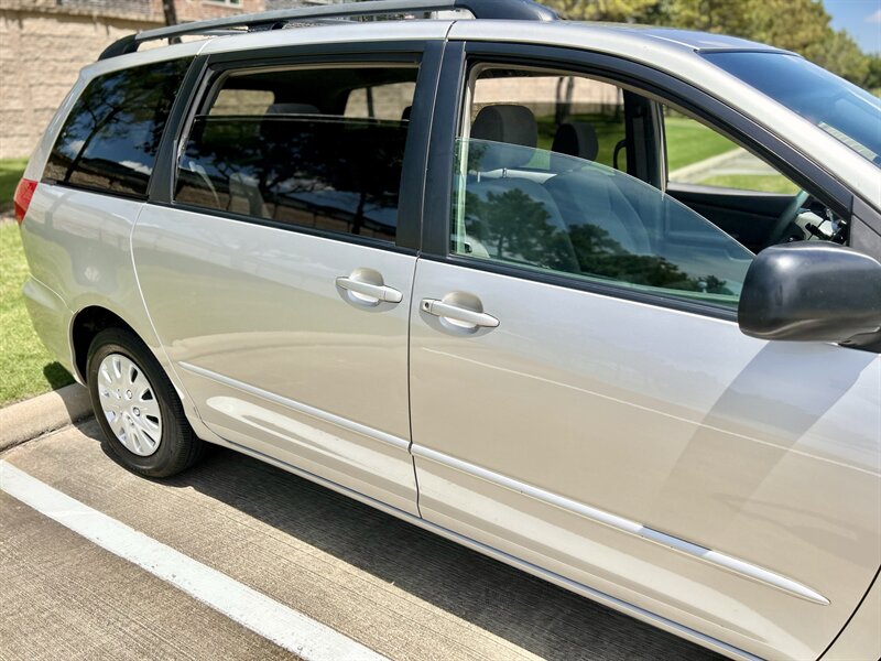 2004 Toyota TOYOTA SIENNA LE 1 OWNER 8-PASSENGER CLEAN YOUTUBE VIDEO   - Photo 73 - Stafford, TX 77477