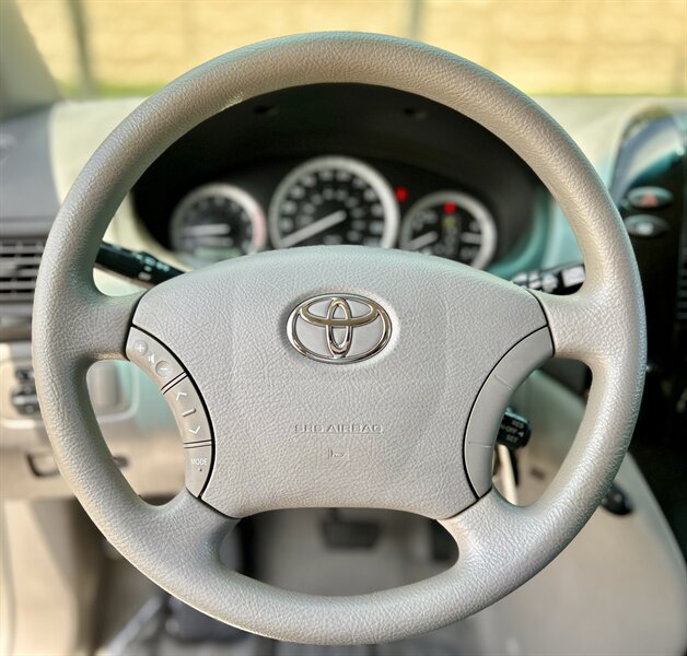 2004 Toyota TOYOTA SIENNA LE 1 OWNER 8-PASSENGER CLEAN YOUTUBE VIDEO   - Photo 36 - Stafford, TX 77477
