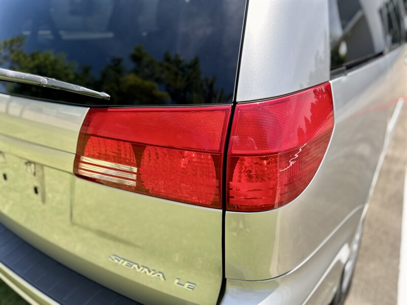 2004 Toyota TOYOTA SIENNA LE 1 OWNER 8-PASSENGER CLEAN YOUTUBE VIDEO   - Photo 35 - Stafford, TX 77477