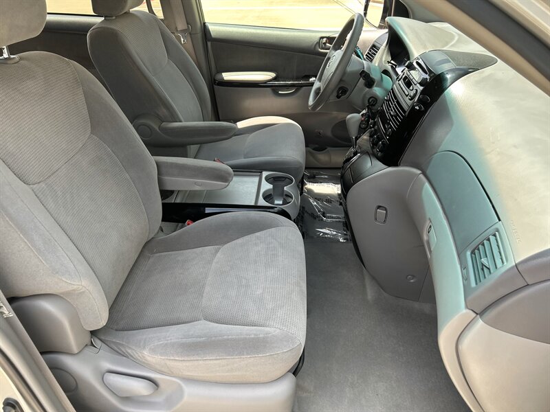 2004 Toyota TOYOTA SIENNA LE 1 OWNER 8-PASSENGER CLEAN YOUTUBE VIDEO   - Photo 79 - Stafford, TX 77477