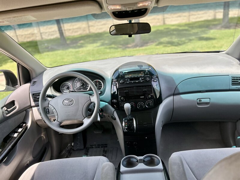 2004 Toyota TOYOTA SIENNA LE 1 OWNER 8-PASSENGER CLEAN YOUTUBE VIDEO   - Photo 47 - Stafford, TX 77477
