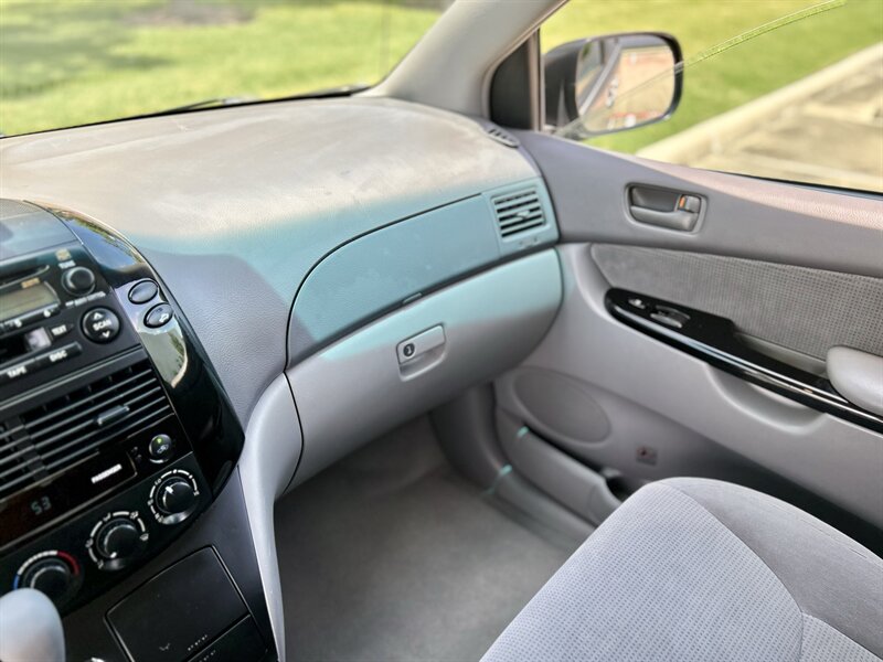 2004 Toyota TOYOTA SIENNA LE 1 OWNER 8-PASSENGER CLEAN YOUTUBE VIDEO   - Photo 50 - Stafford, TX 77477