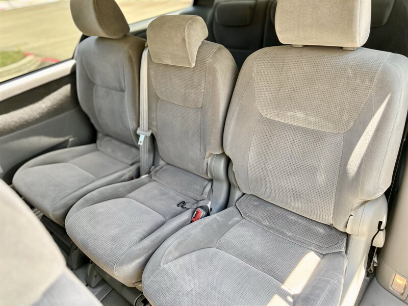 2004 Toyota TOYOTA SIENNA LE 1 OWNER 8-PASSENGER CLEAN YOUTUBE VIDEO   - Photo 54 - Stafford, TX 77477