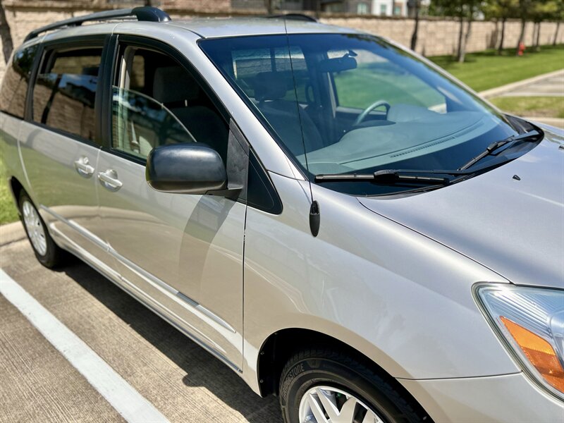 2004 Toyota TOYOTA SIENNA LE 1 OWNER 8-PASSENGER CLEAN YOUTUBE VIDEO   - Photo 72 - Stafford, TX 77477