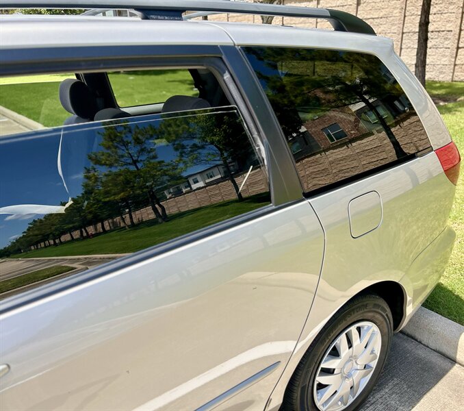 2004 Toyota TOYOTA SIENNA LE 1 OWNER 8-PASSENGER CLEAN YOUTUBE VIDEO   - Photo 70 - Stafford, TX 77477