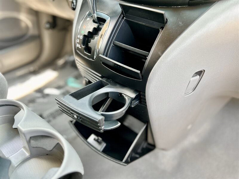 2004 Toyota TOYOTA SIENNA LE 1 OWNER 8-PASSENGER CLEAN YOUTUBE VIDEO   - Photo 80 - Stafford, TX 77477