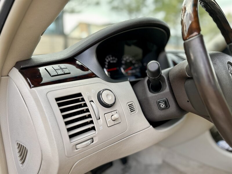 2009 Cadillac CADILLAC DTS PREMIUM LUXURY NAVIGATION SUNROOF YOUTUBE VIDEO   - Photo 45 - Stafford, TX 77477