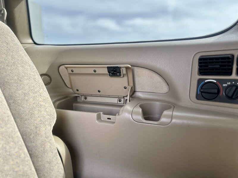 2000 Toyota Sienna CE 71K LOW MILES SUPER NICE YOUTUBE VIDEO   - Photo 73 - Stafford, TX 77477