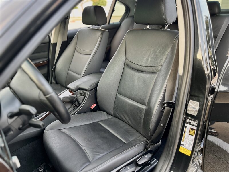 2011 BMW 328i  6-SPEED MANUAL TRANSMISSION RARE  88K LOW MILES - Photo 28 - Stafford, TX 77477