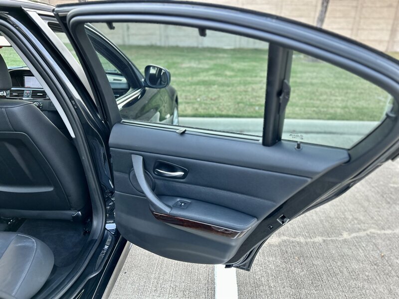 2011 BMW 328i   - Photo 22 - Stafford, TX 77477