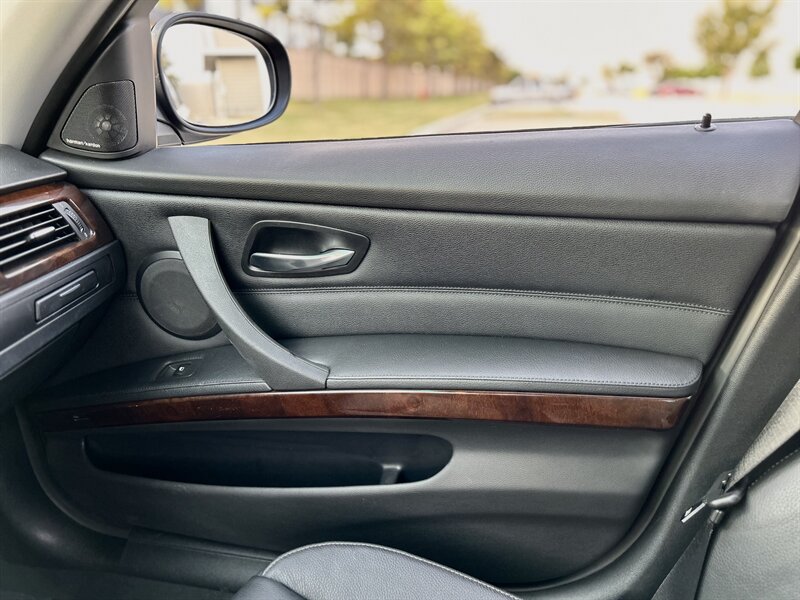 2011 BMW 328i   - Photo 9 - Stafford, TX 77477