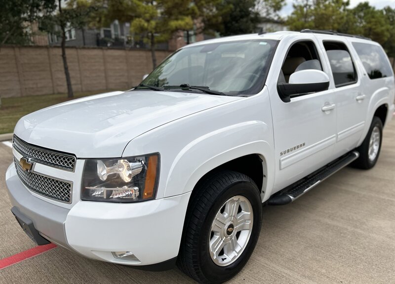 2010 Chevrolet CHEVROLET SUBURBAN LT Z-71 4X4 LEATHER DVD HTD COOL SEATS LOADED 4WD   - Photo 4 - Stafford, TX 77477