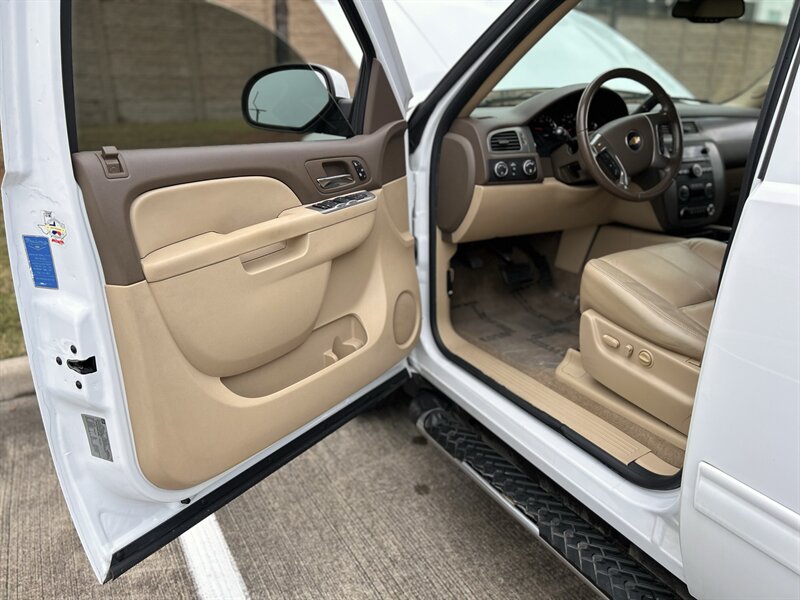 2010 Chevrolet CHEVROLET SUBURBAN LT Z-71 4X4 LEATHER DVD HTD COOL SEATS LOADED 4WD   - Photo 41 - Stafford, TX 77477