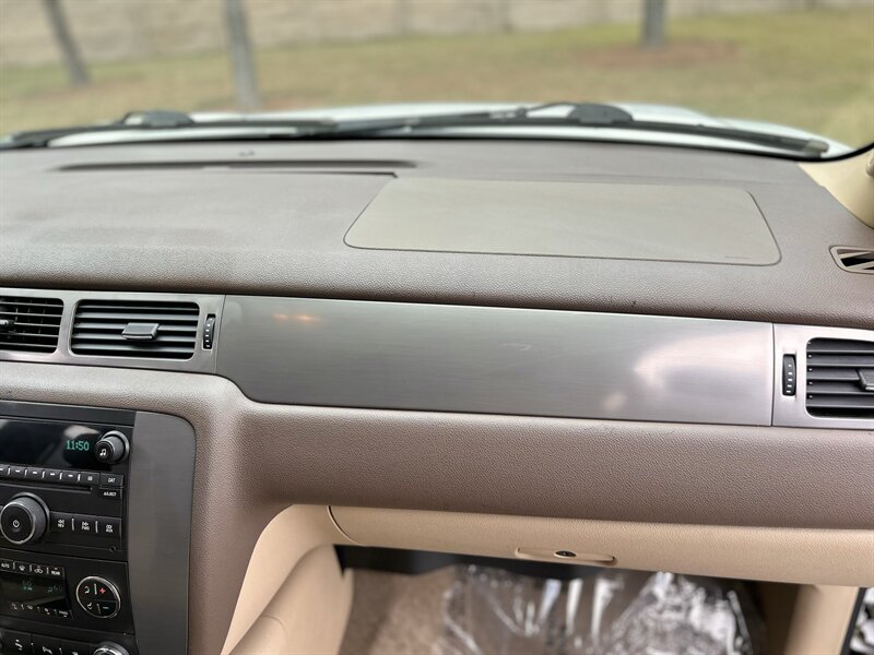 2010 Chevrolet CHEVROLET SUBURBAN LT Z-71 4X4 LEATHER DVD HTD COOL SEATS LOADED 4WD   - Photo 59 - Stafford, TX 77477