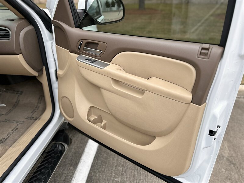 2010 Chevrolet CHEVROLET SUBURBAN LT Z-71 4X4 LEATHER DVD HTD COOL SEATS LOADED 4WD   - Photo 45 - Stafford, TX 77477