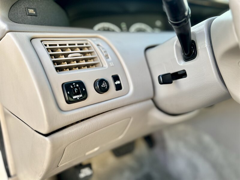 2000 Toyota TOYOTA AVALON XLS LEATHER JBL 2 KEYS 1-OWNER YOUTUBE VIDEO   - Photo 43 - Stafford, TX 77477
