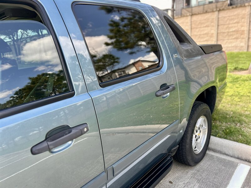 2008 Chevrolet CHEVROLET AVALANCHE LS LEATHER 17 "INCH WHEELS WALK-AROUND YOUTUBE VIDEO   - Photo 35 - Stafford, TX 77477