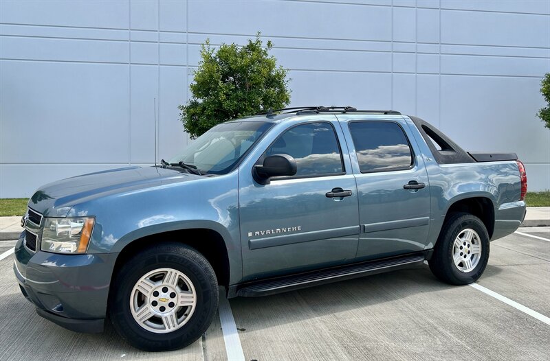 2008 Chevrolet CHEVROLET AVALANCHE LS LEATHER 17 "INCH WHEELS WALK-AROUND YOUTUBE VIDEO   - Photo 3 - Stafford, TX 77477