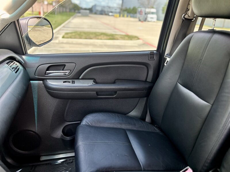 2008 Chevrolet CHEVROLET AVALANCHE LS LEATHER 17 "INCH WHEELS WALK-AROUND YOUTUBE VIDEO   - Photo 61 - Stafford, TX 77477