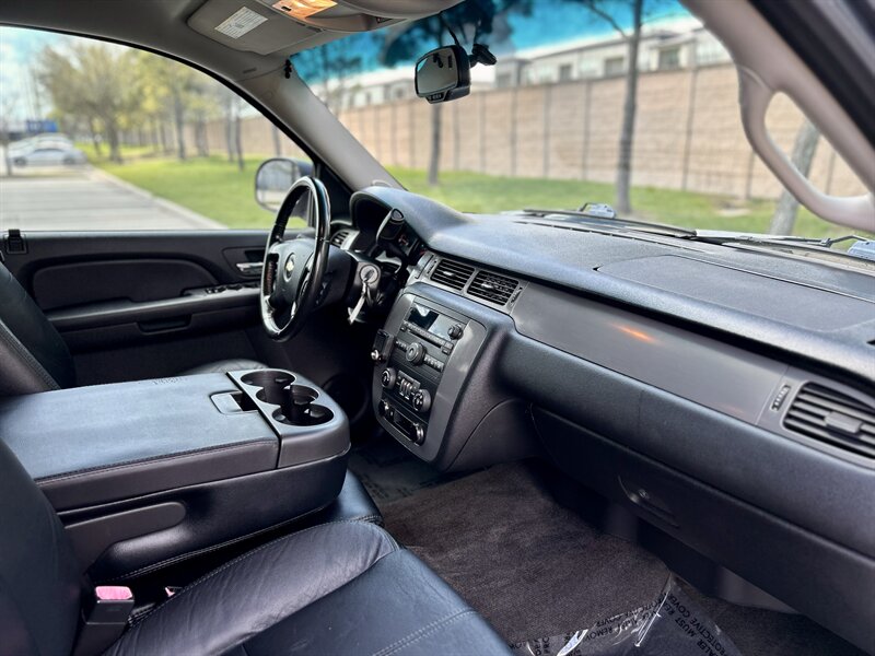 2008 Chevrolet CHEVROLET AVALANCHE LS LEATHER 17 "INCH WHEELS WALK-AROUND YOUTUBE VIDEO   - Photo 58 - Stafford, TX 77477