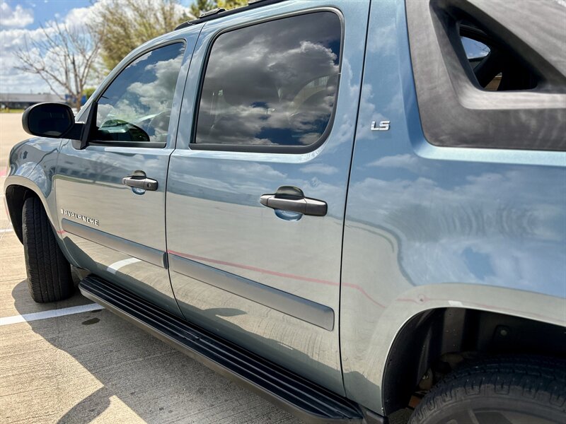 2008 Chevrolet CHEVROLET AVALANCHE LS LEATHER 17 "INCH WHEELS WALK-AROUND YOUTUBE VIDEO   - Photo 26 - Stafford, TX 77477