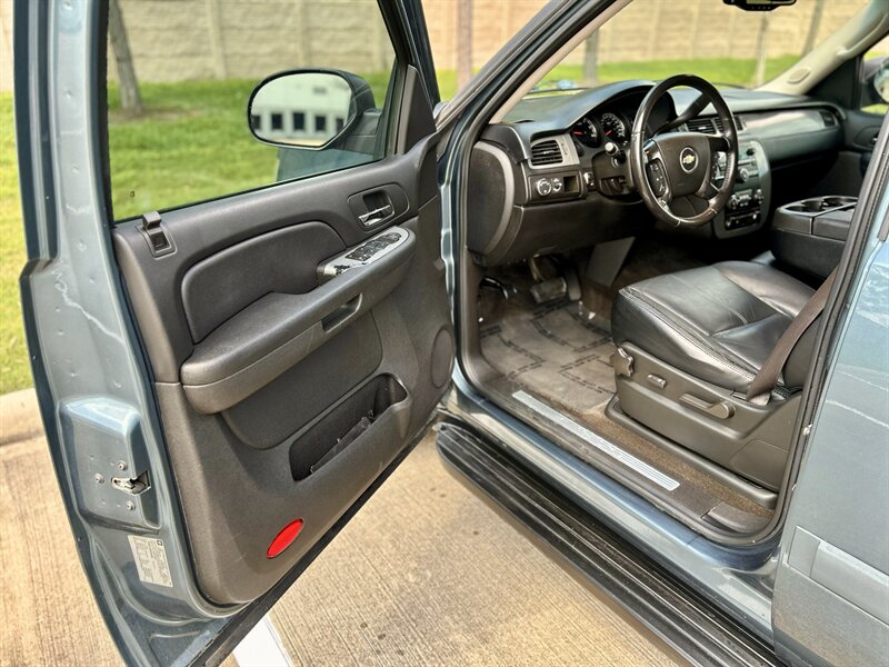 2008 Chevrolet CHEVROLET AVALANCHE LS LEATHER 17 "INCH WHEELS WALK-AROUND YOUTUBE VIDEO   - Photo 46 - Stafford, TX 77477