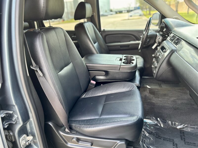 2008 Chevrolet CHEVROLET AVALANCHE LS LEATHER 17 "INCH WHEELS WALK-AROUND YOUTUBE VIDEO   - Photo 50 - Stafford, TX 77477