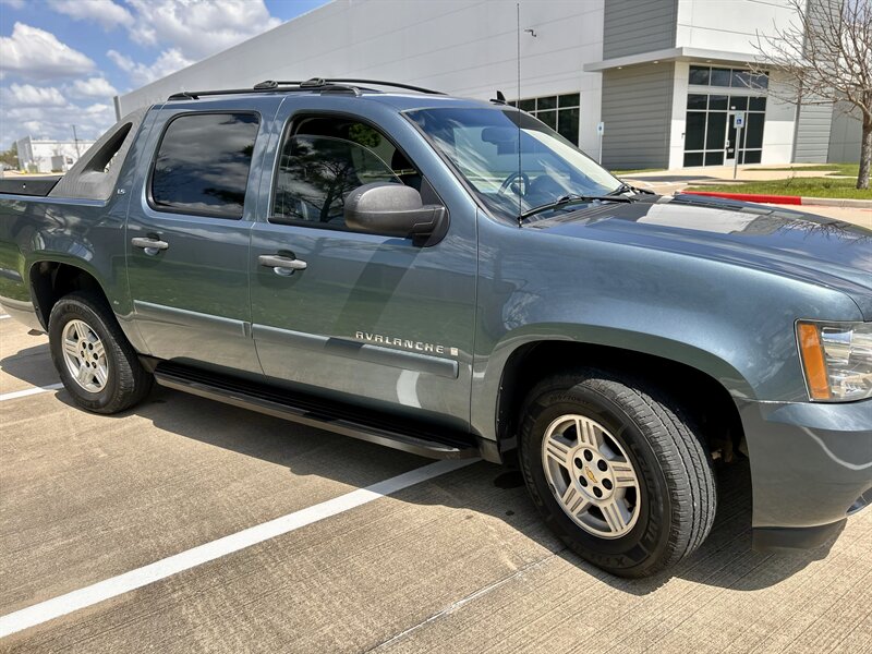 2008 Chevrolet CHEVROLET AVALANCHE LS LEATHER 17 "INCH WHEELS WALK-AROUND YOUTUBE VIDEO   - Photo 14 - Stafford, TX 77477