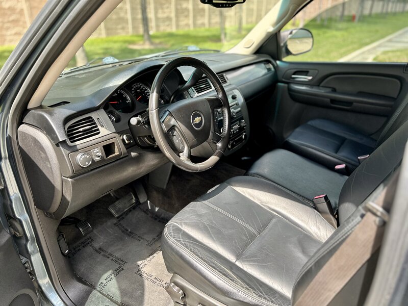 2008 Chevrolet CHEVROLET AVALANCHE LS LEATHER 17 "INCH WHEELS WALK-AROUND YOUTUBE VIDEO   - Photo 49 - Stafford, TX 77477