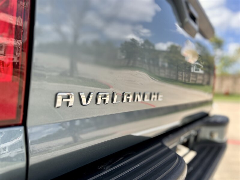 2008 Chevrolet CHEVROLET AVALANCHE LS LEATHER 17 "INCH WHEELS WALK-AROUND YOUTUBE VIDEO   - Photo 32 - Stafford, TX 77477